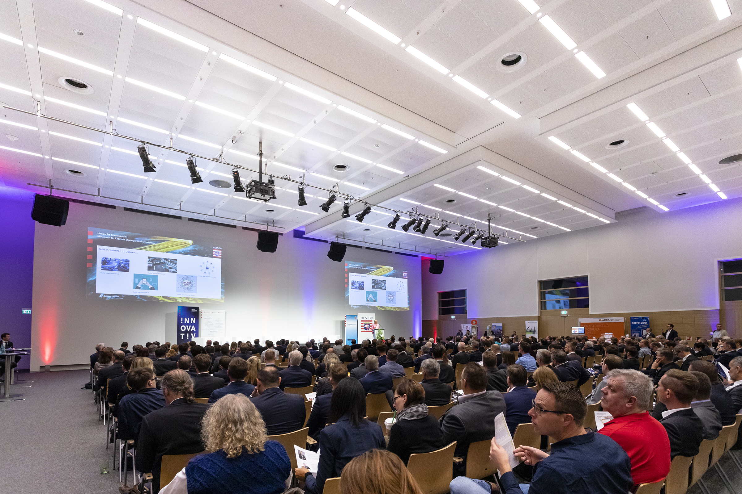 Blick in den Saal des Gigabitgipfels Hessen 2019
